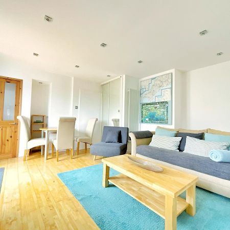 White Eden Retreat: Cozy King Bed & Pet-Friendly Oasis in Cornwall St Austell Exterior photo