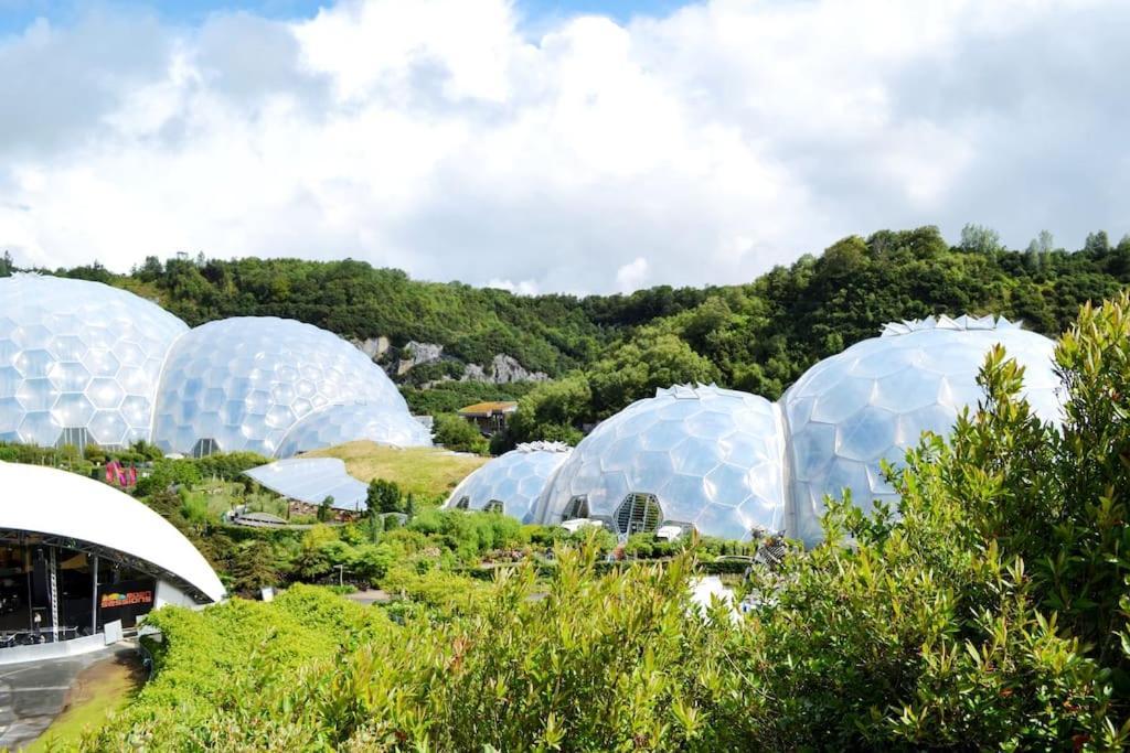 White Eden Retreat: Cozy King Bed & Pet-Friendly Oasis in Cornwall St Austell Exterior photo