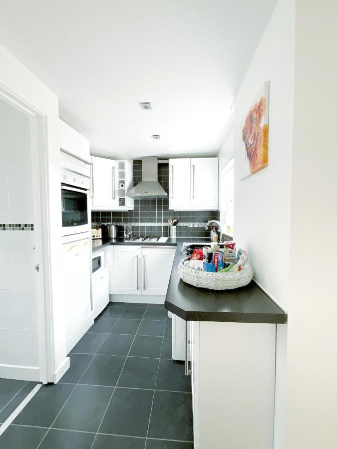 White Eden Retreat: Cozy King Bed & Pet-Friendly Oasis in Cornwall St Austell Exterior photo