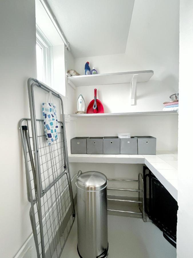 White Eden Retreat: Cozy King Bed & Pet-Friendly Oasis in Cornwall St Austell Exterior photo