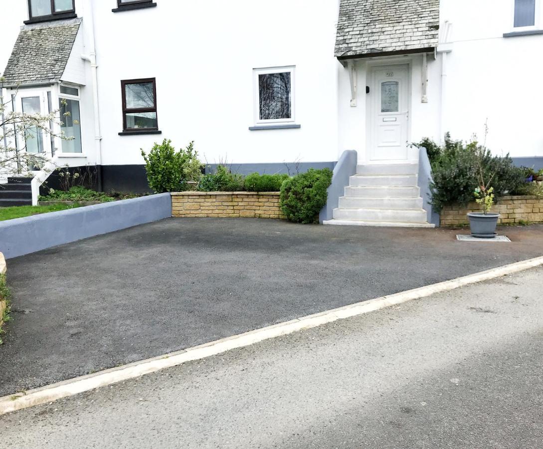 White Eden Retreat: Cozy King Bed & Pet-Friendly Oasis in Cornwall St Austell Exterior photo