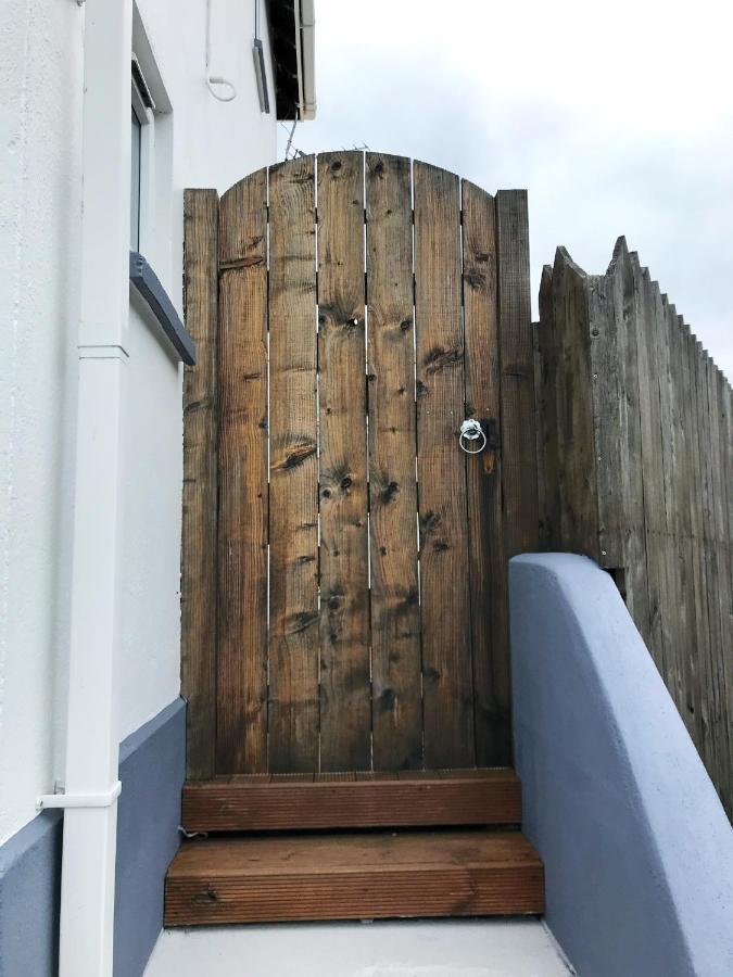 White Eden Retreat: Cozy King Bed & Pet-Friendly Oasis in Cornwall St Austell Exterior photo